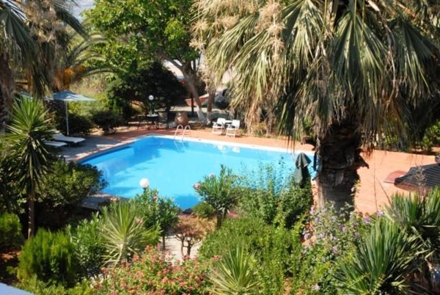 Kalives Apartments Каливес Екстериор снимка